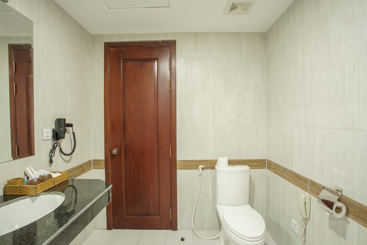 Kuch Oudom Hotel Phnom-Penh Buitenkant foto