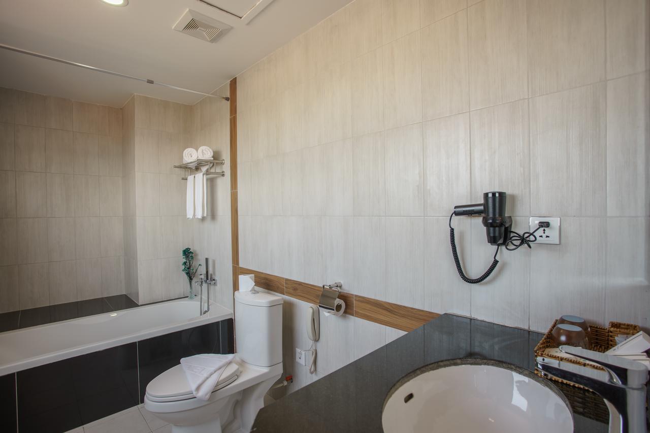 Kuch Oudom Hotel Phnom-Penh Buitenkant foto