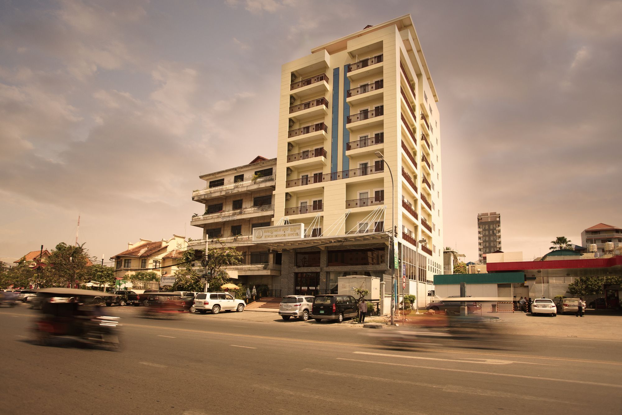 Kuch Oudom Hotel Phnom-Penh Buitenkant foto