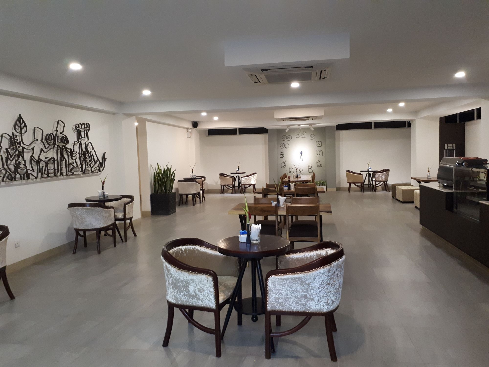 Kuch Oudom Hotel Phnom-Penh Buitenkant foto