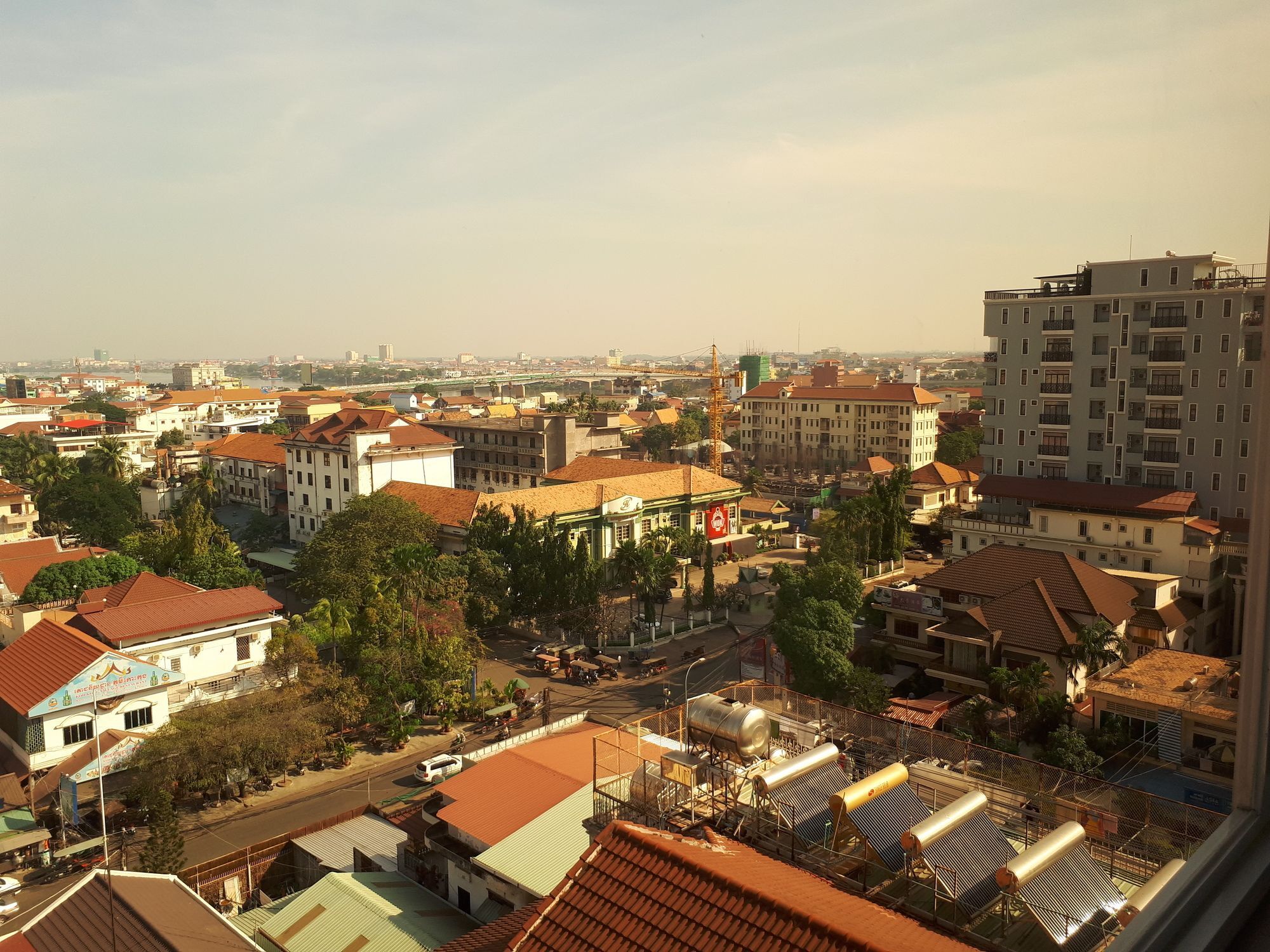Kuch Oudom Hotel Phnom-Penh Buitenkant foto