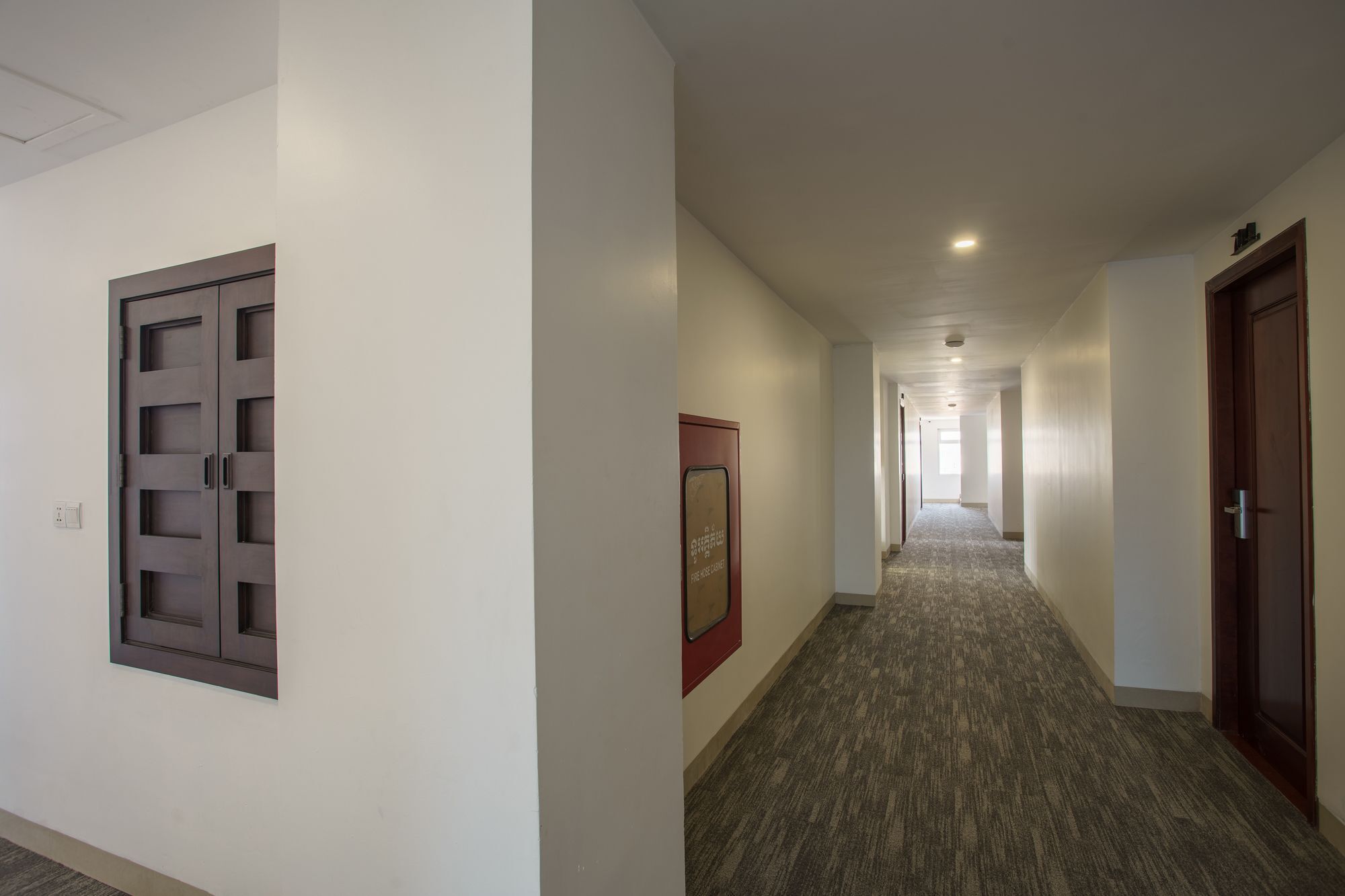 Kuch Oudom Hotel Phnom-Penh Buitenkant foto