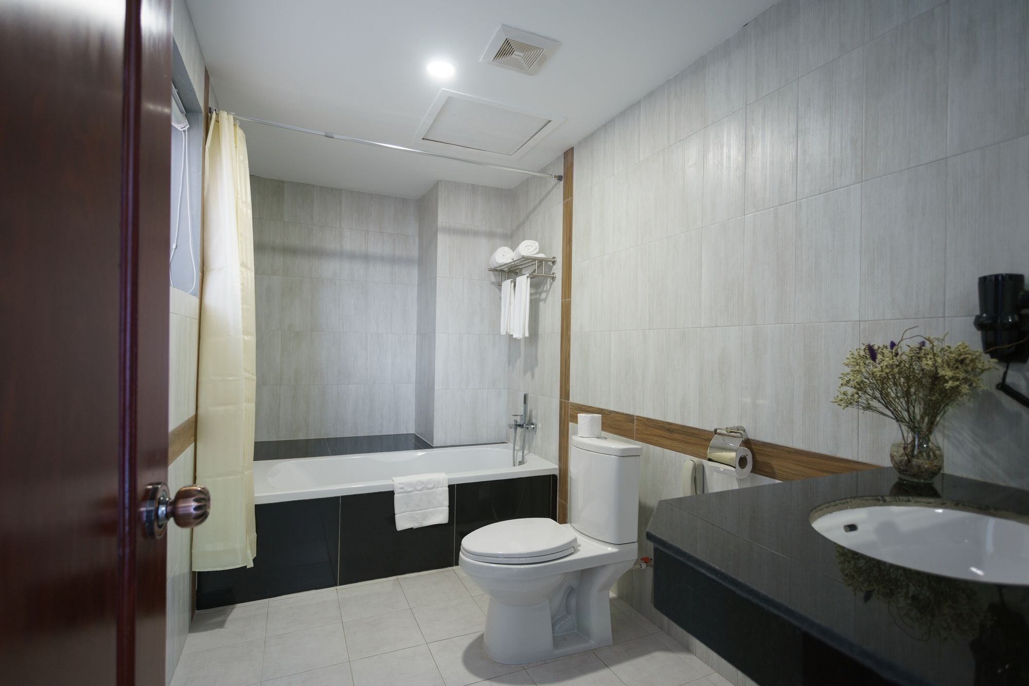 Kuch Oudom Hotel Phnom-Penh Buitenkant foto